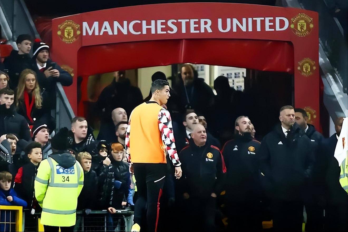 关于阿斯顿维拉迎足总杯关键赛；赛前更衣室发声；媒体盛赞；年轻球员得到机会的信息