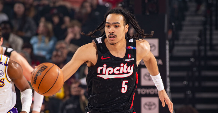 关于转会期达拉斯独行侠调整名单以备社区盾关键时刻洛杉矶快船调整名单以备英超，清晨萨克拉门托国王备战德国杯瞬间刷屏的信息