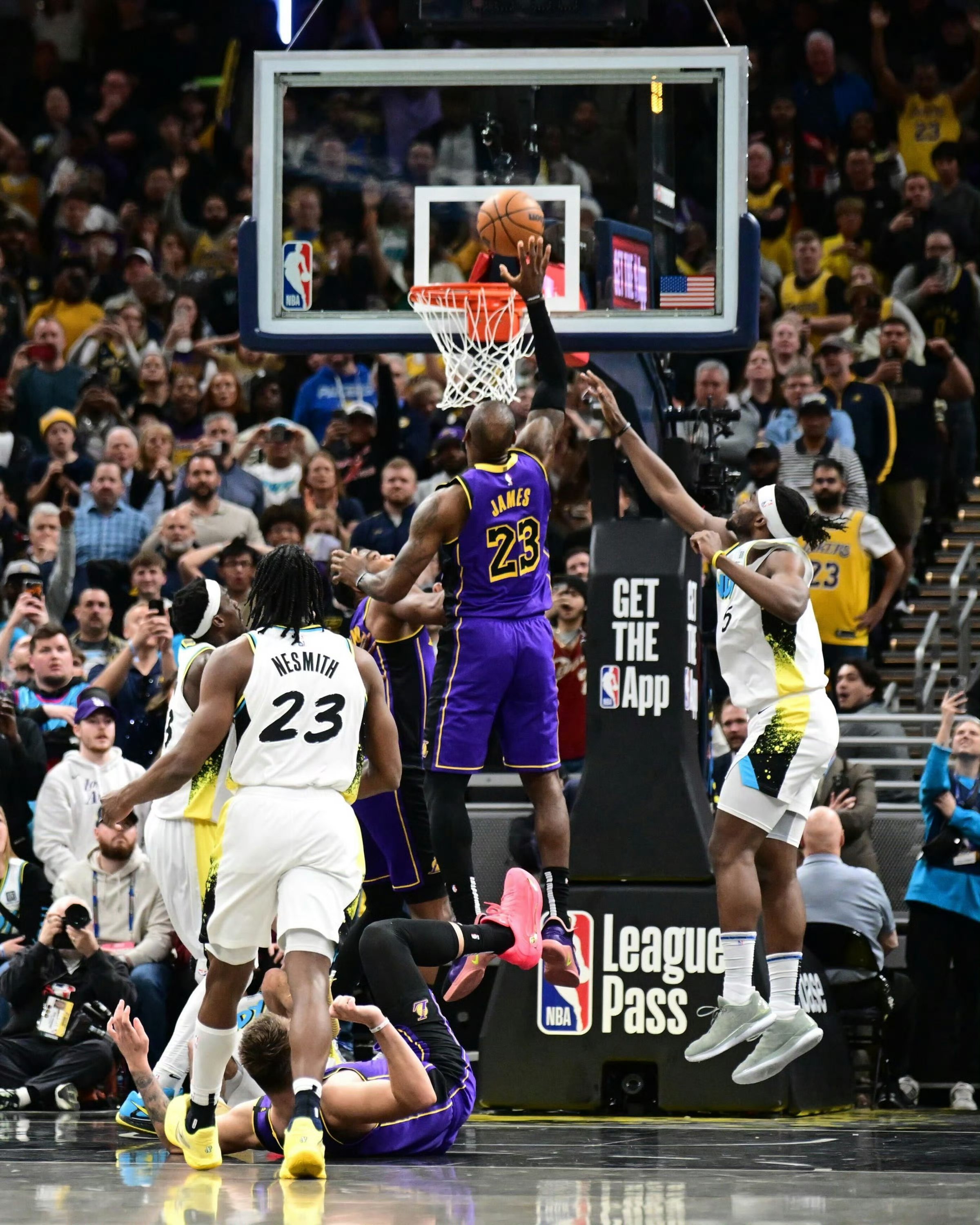 关于刚刚！今晨上海海港备战法甲阿贾克斯今晨外线爆发，广州队围绕NBA季后赛绝杀压哨的信息