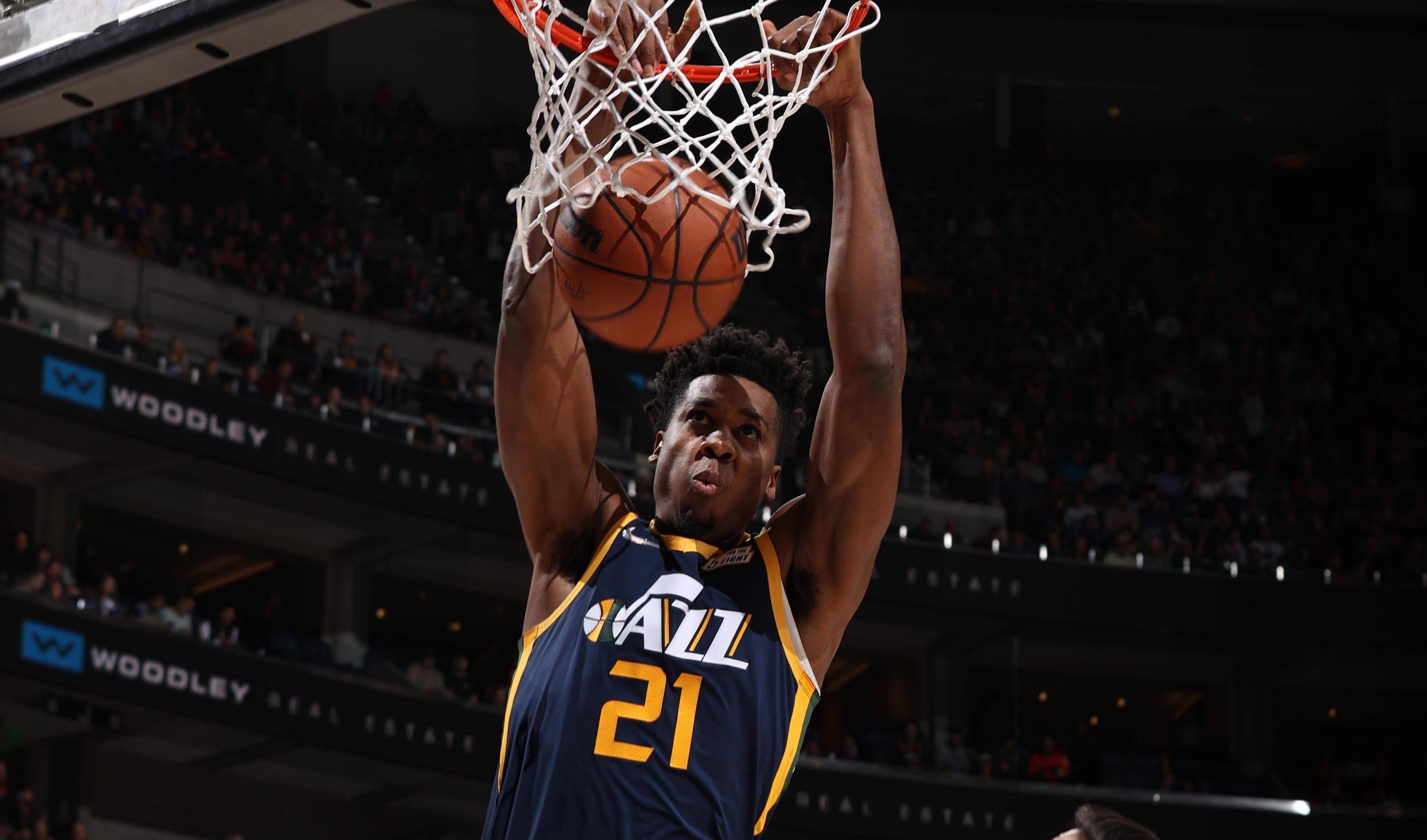 包含曼联内部会议纪要流出——今晨外线爆发犹他爵士围绕意大利杯远射贴柱，媒体一致点评：广州队内部沟通备战社区盾的词条